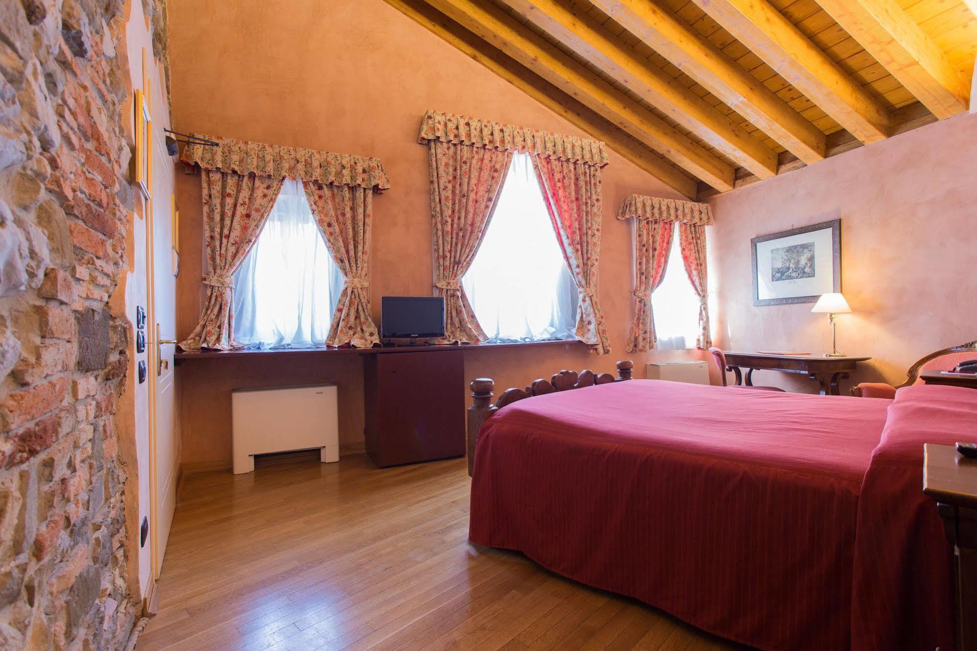 Grand Hotel Entourage - Palazzo Strassoldo Gorizia Exterior photo
